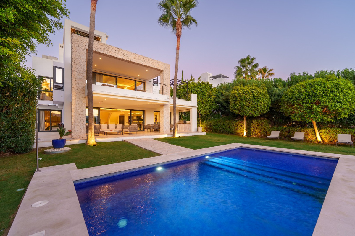 Huis te koop in Nueva Andalucía | 6 slaapkamers H5232697