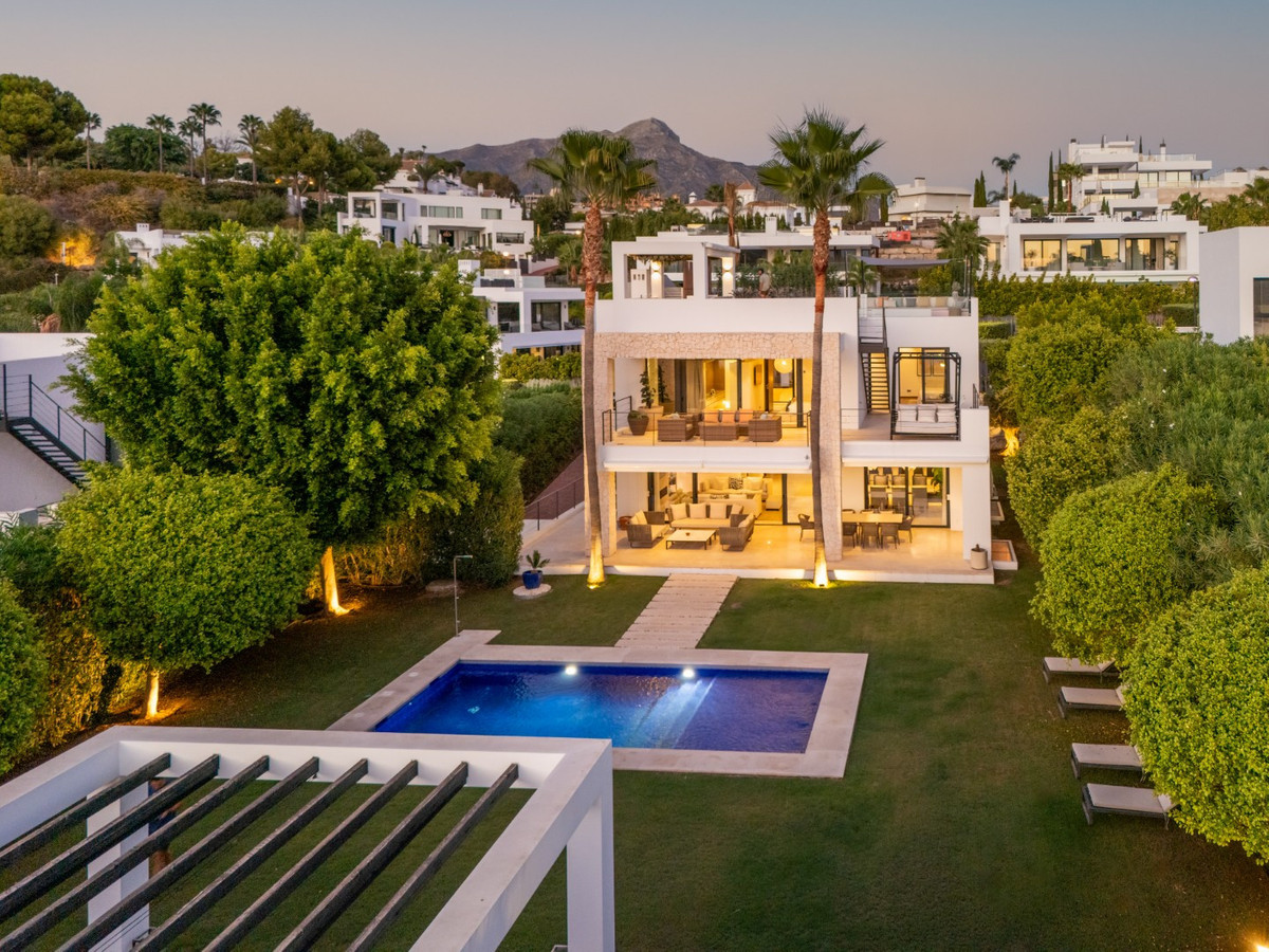Huis te koop in Nueva Andalucía | 6 slaapkamers H5232697