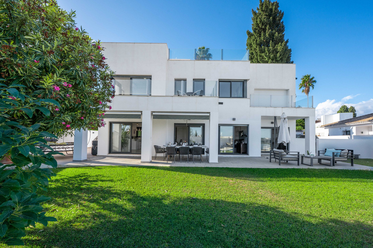 Huis te koop in Nueva Andalucía | 5 slaapkamers H5236993