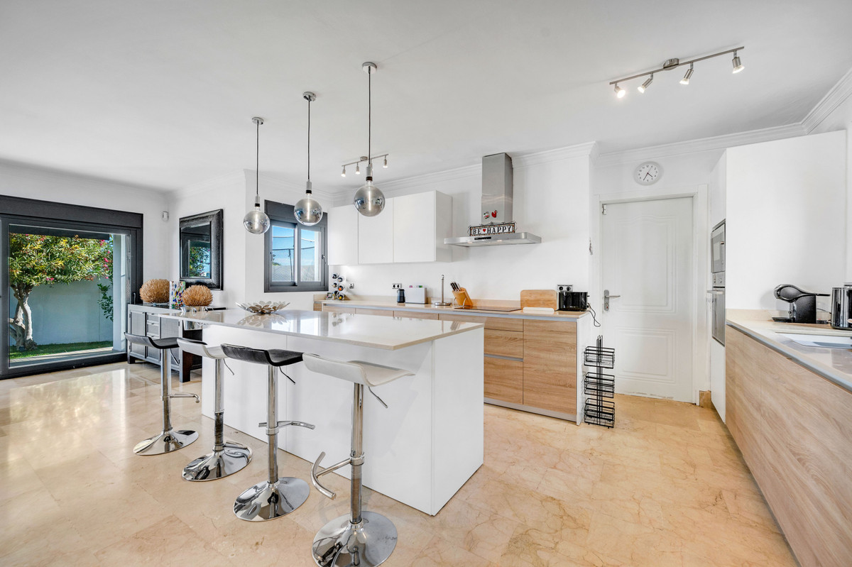 Huis te koop in Nueva Andalucía | 5 slaapkamers H5236993