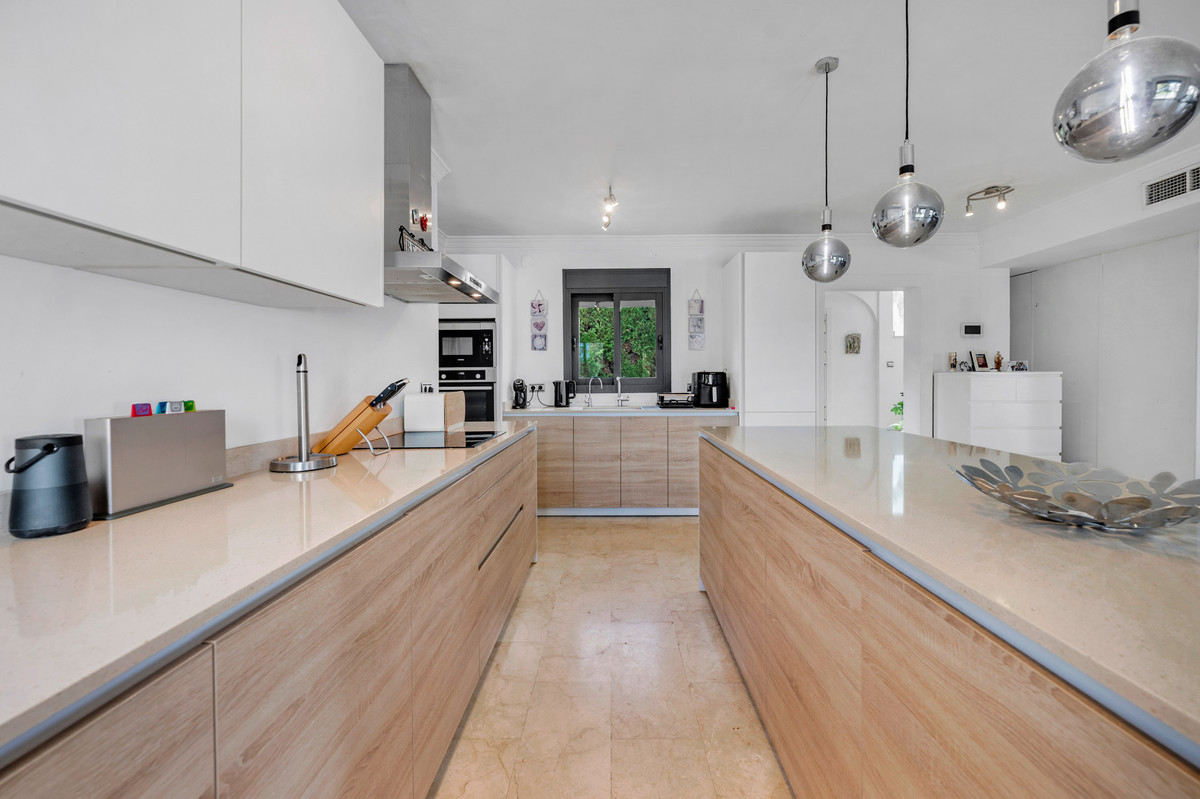 Huis te koop in Nueva Andalucía | 5 slaapkamers H5236993