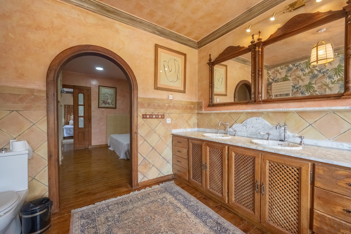 Huis te koop in Nueva Andalucía | 5 slaapkamers H5256244