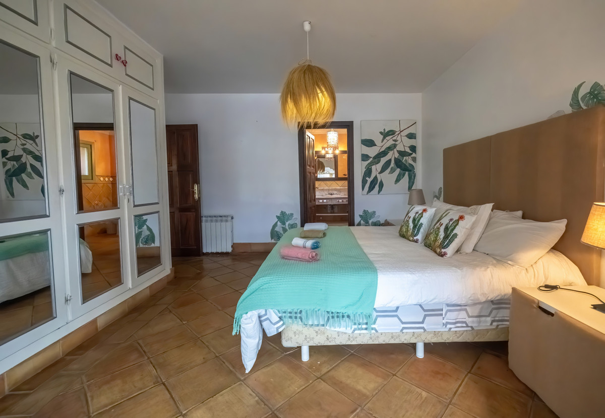 Huis te koop in Nueva Andalucía | 5 slaapkamers H5256244