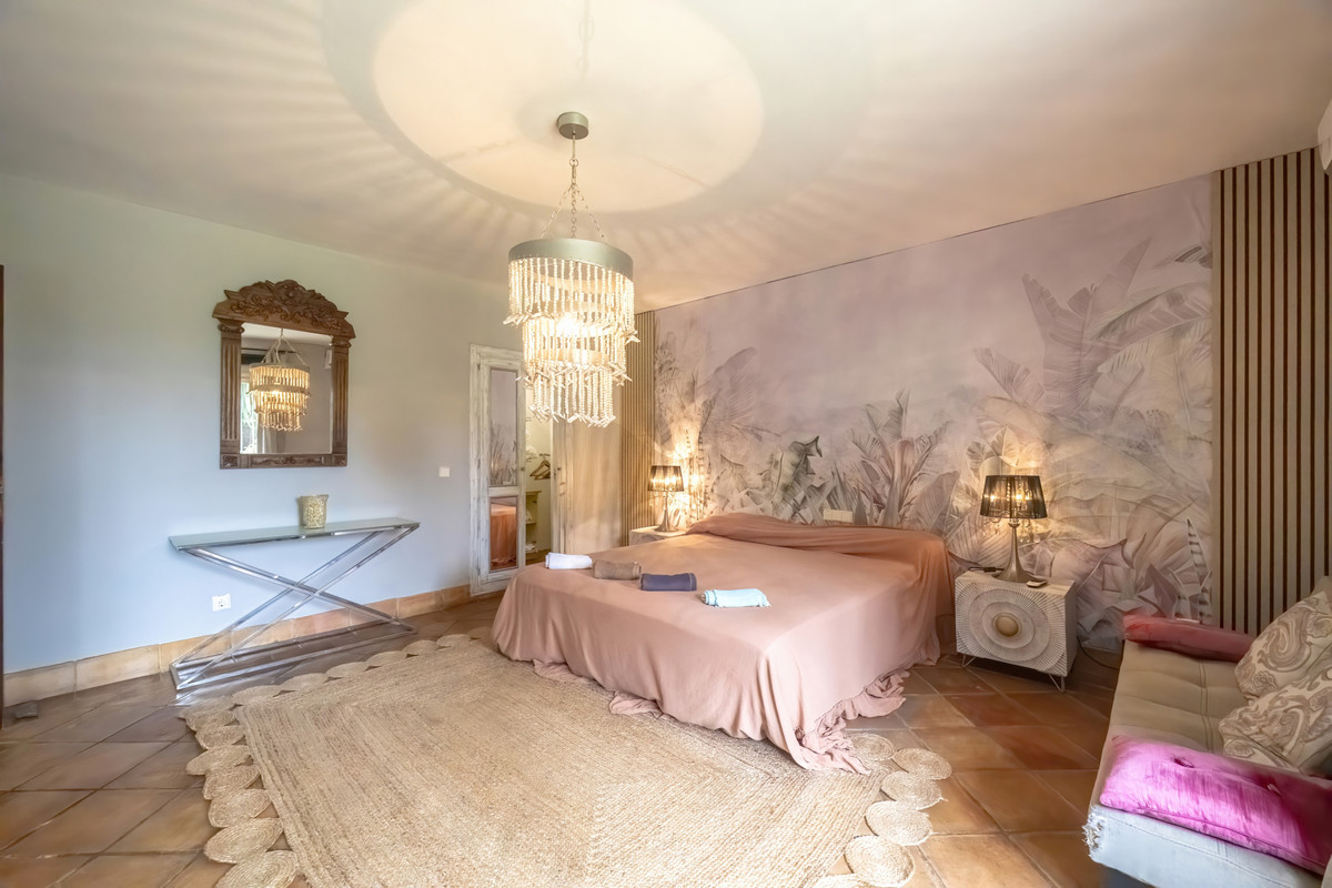 Huis te koop in Nueva Andalucía | 5 slaapkamers H5256244
