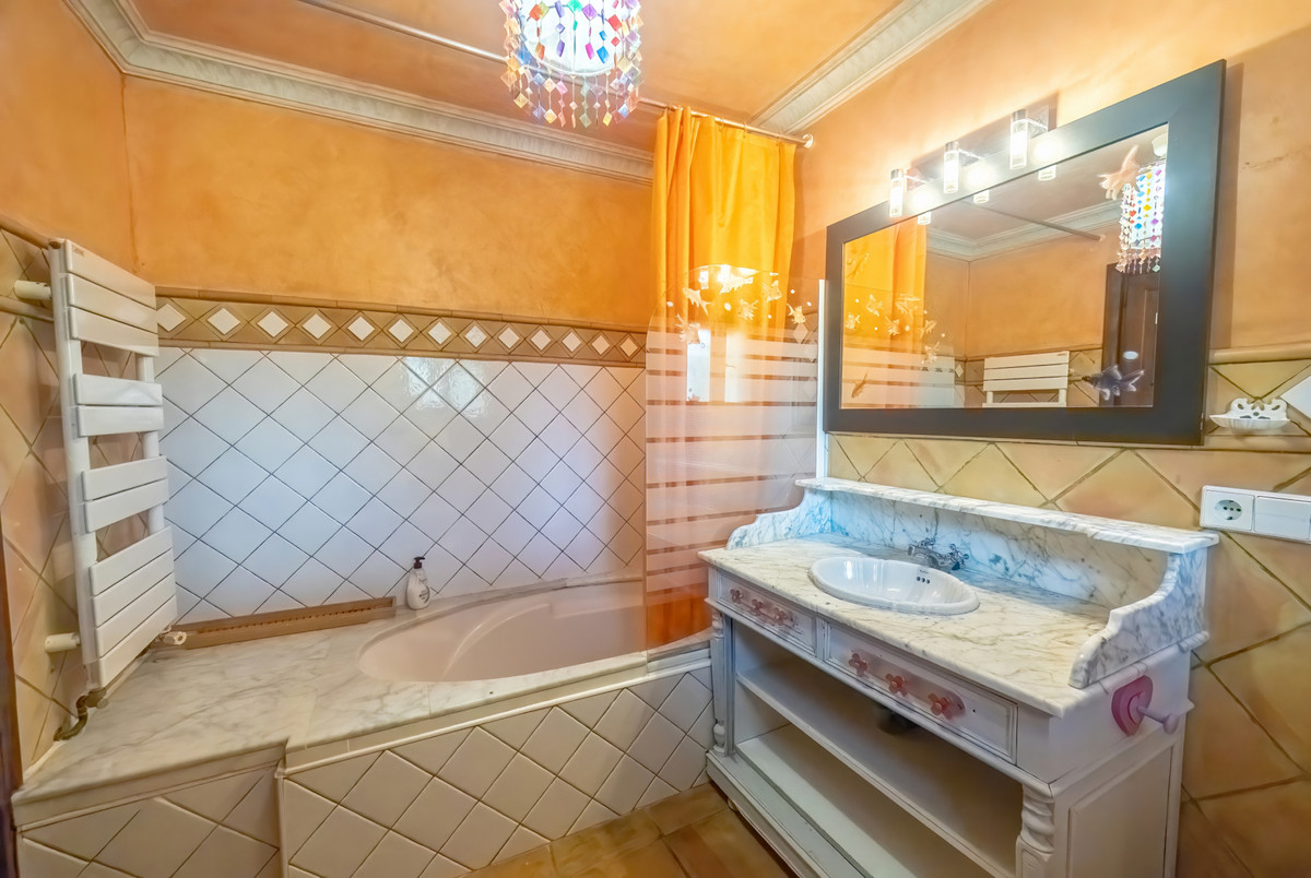 Huis te koop in Nueva Andalucía | 5 slaapkamers H5256244