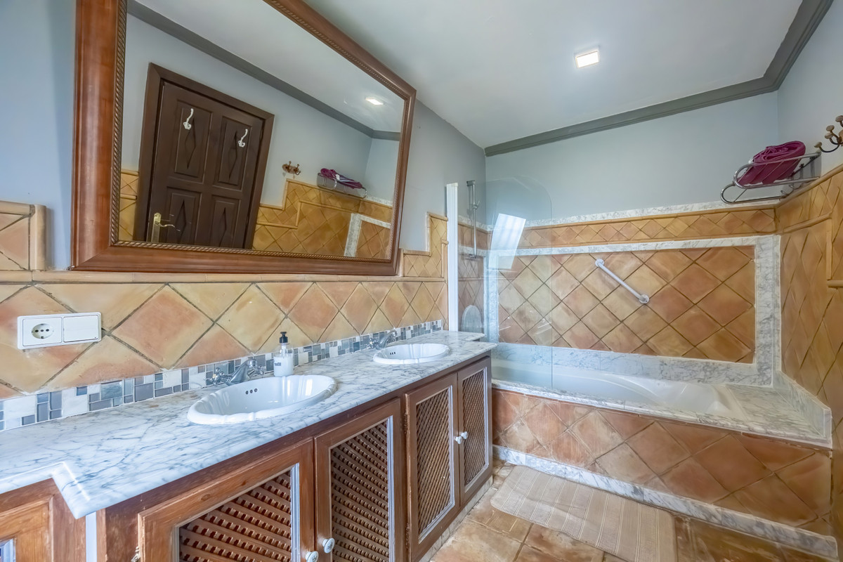 Huis te koop in Nueva Andalucía | 5 slaapkamers H5256244