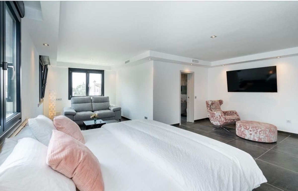 Huis te koop in Nueva Andalucía | 6 slaapkamers H5271499