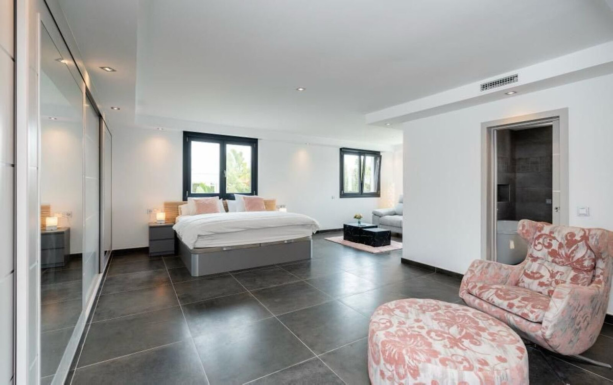 Huis te koop in Nueva Andalucía | 6 slaapkamers H5271499