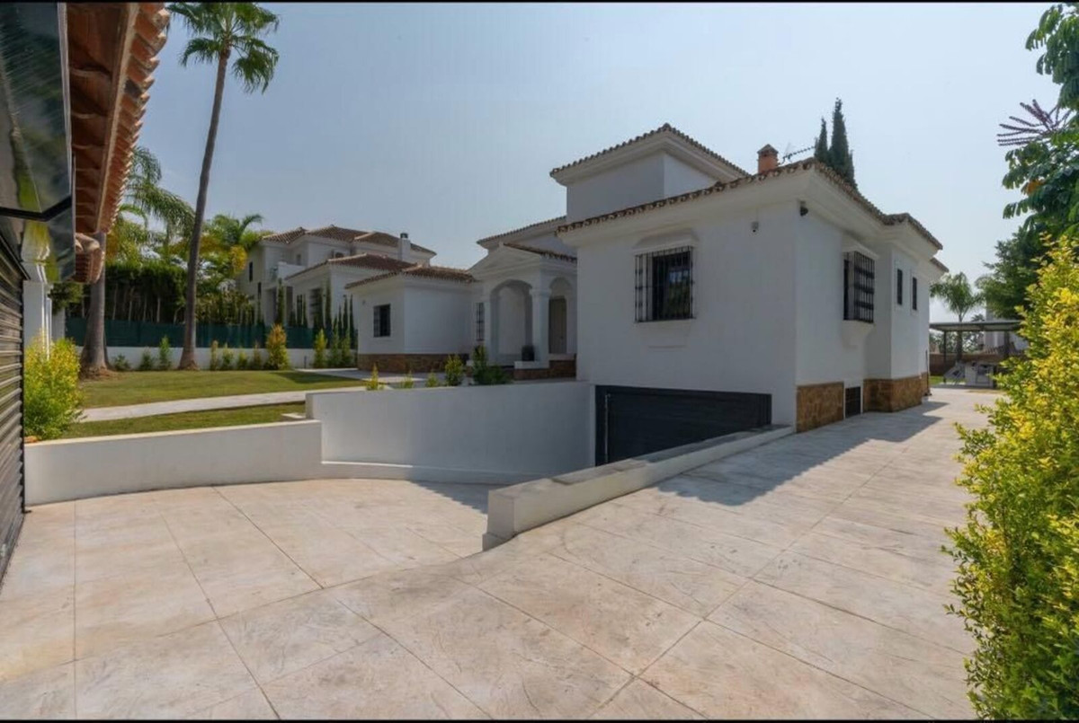 Huis te koop in Nueva Andalucía | 6 slaapkamers H5271499