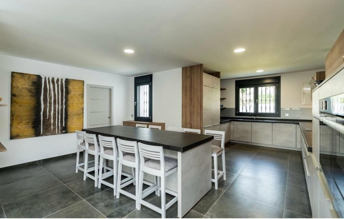Huis te koop in Nueva Andalucía | 6 slaapkamers H5271499