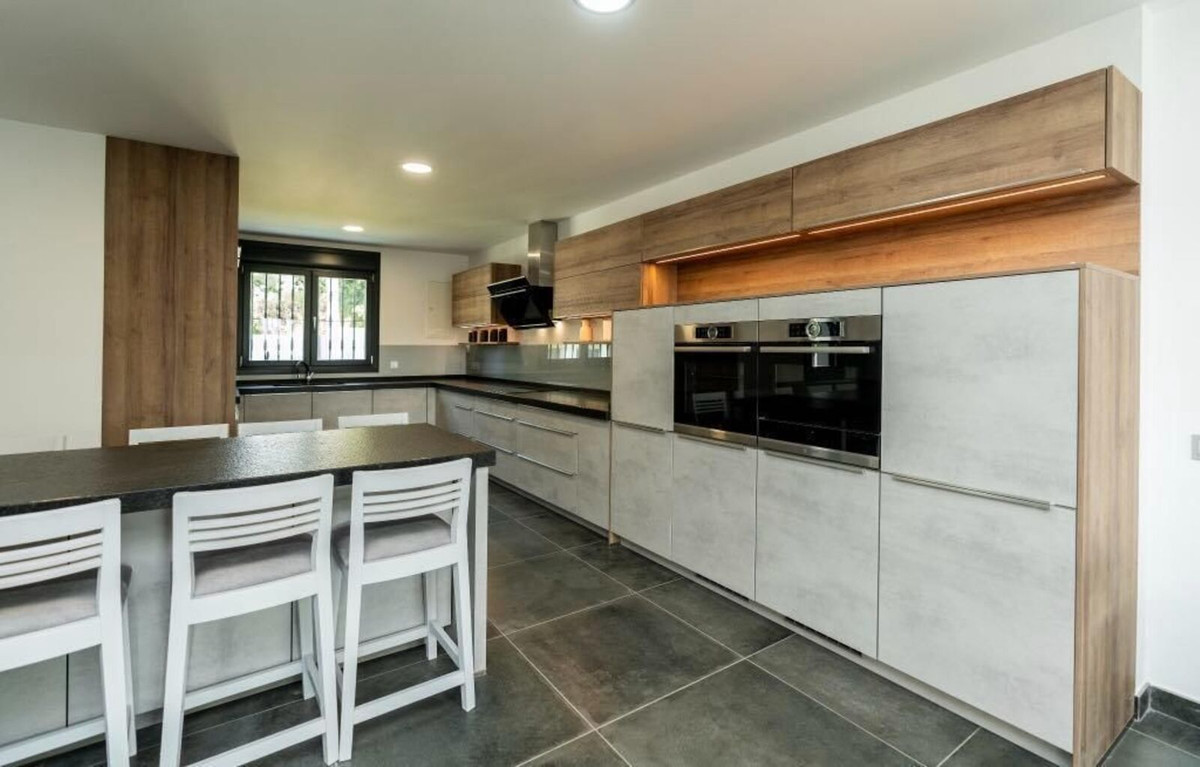 Huis te koop in Nueva Andalucía | 6 slaapkamers H5271499