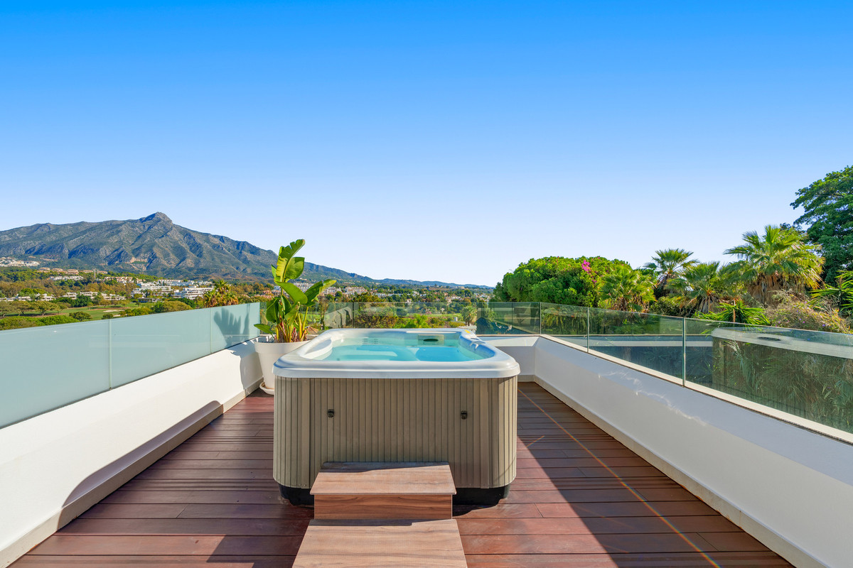 Huis te koop in Nueva Andalucía | 5 slaapkamers H5285731