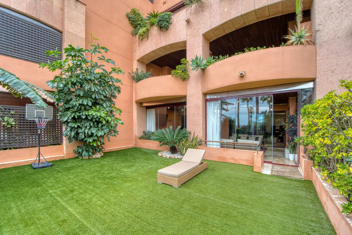 Appartement te koop in Nueva Andalucía | 2 slaapkamers H5286403