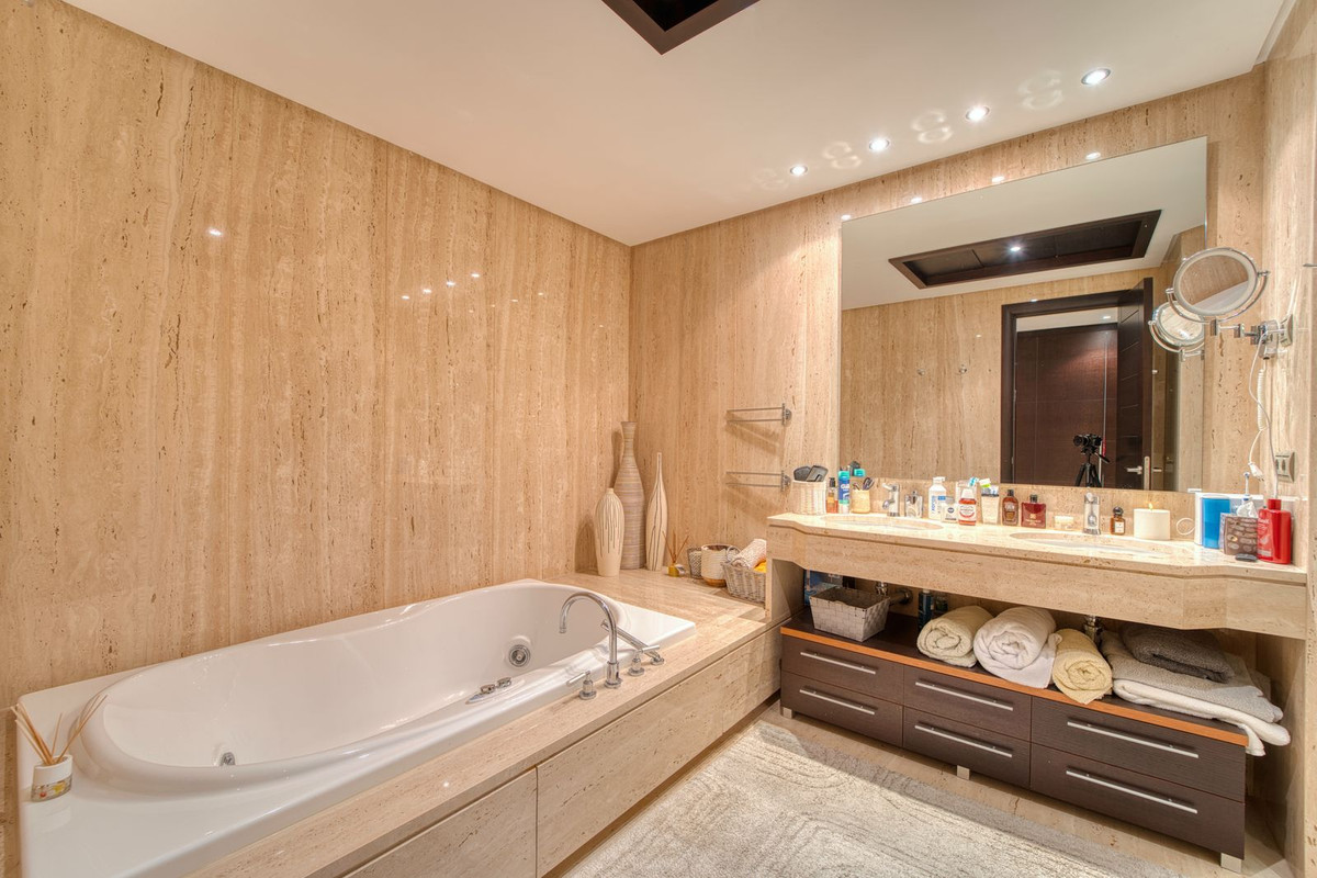 Appartement te koop in Nueva Andalucía | 2 slaapkamers H5286403