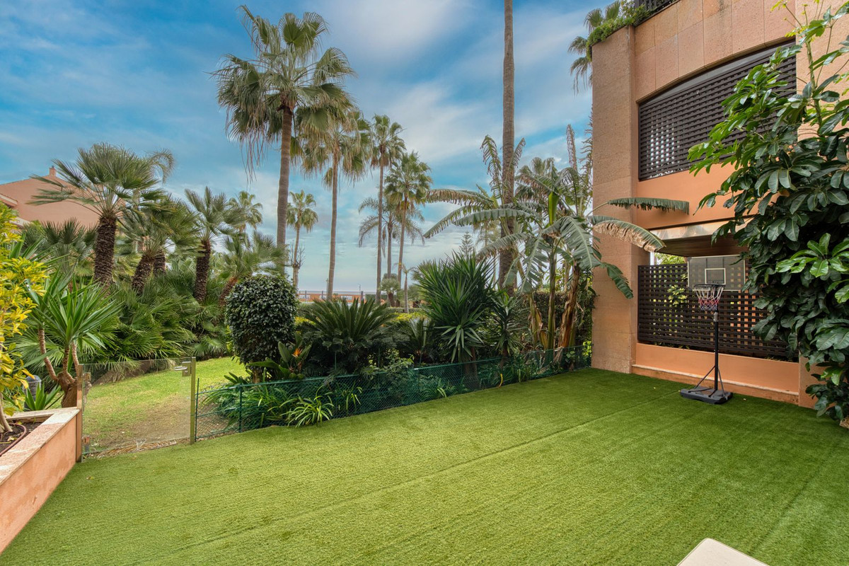 Appartement te koop in Nueva Andalucía | 2 slaapkamers H5286403