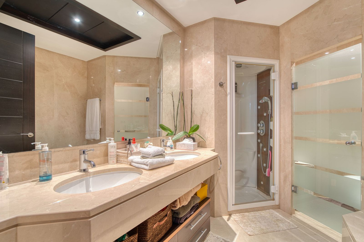 Appartement te koop in Nueva Andalucía | 2 slaapkamers H5286403