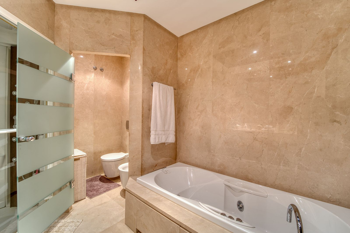 Appartement te koop in Nueva Andalucía | 2 slaapkamers H5286403