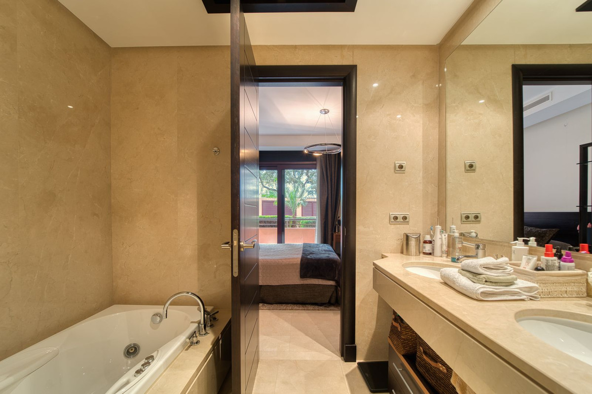 Appartement te koop in Nueva Andalucía | 2 slaapkamers H5286403