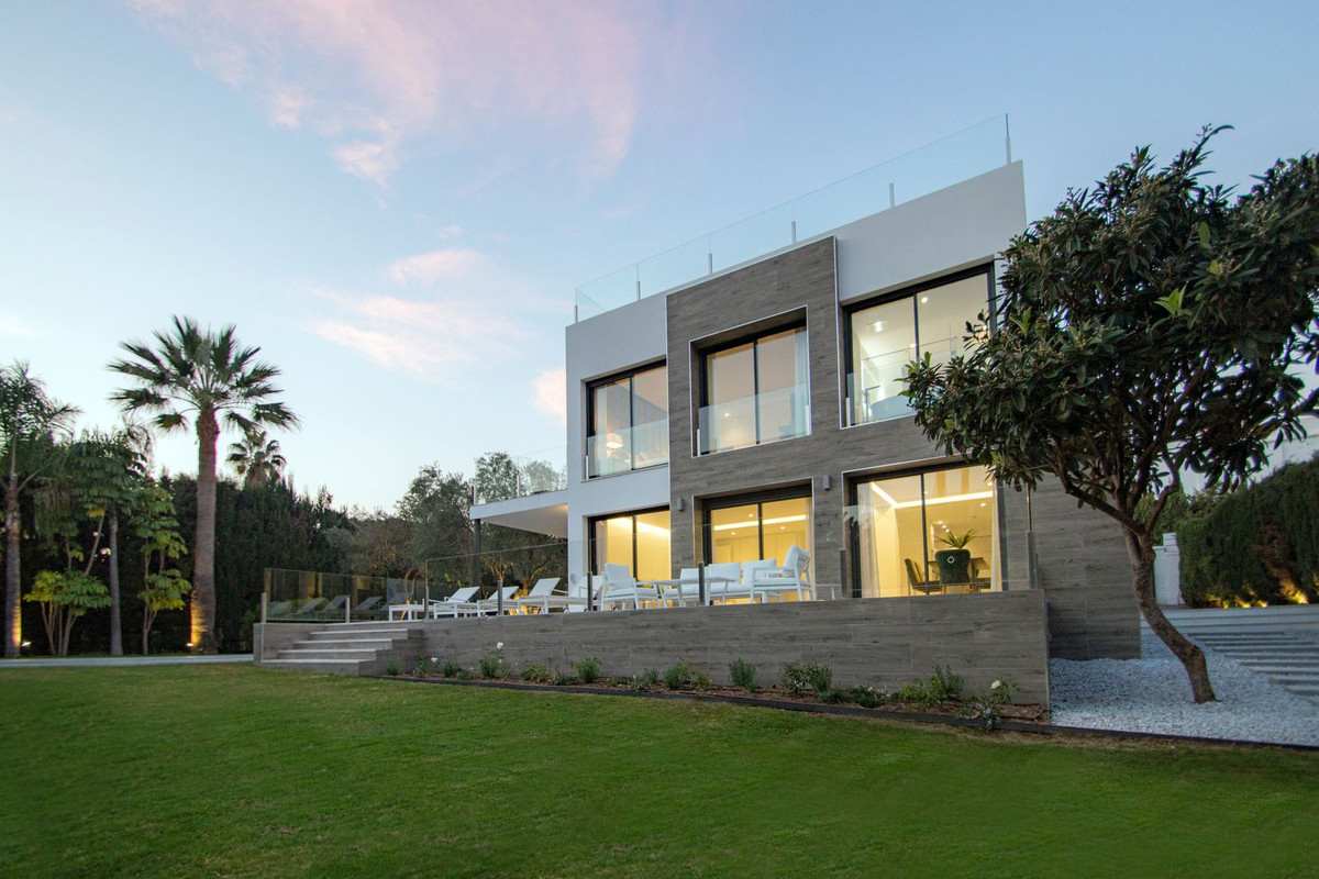Huis te koop in Nueva Andalucía | 5 slaapkamers H5305147