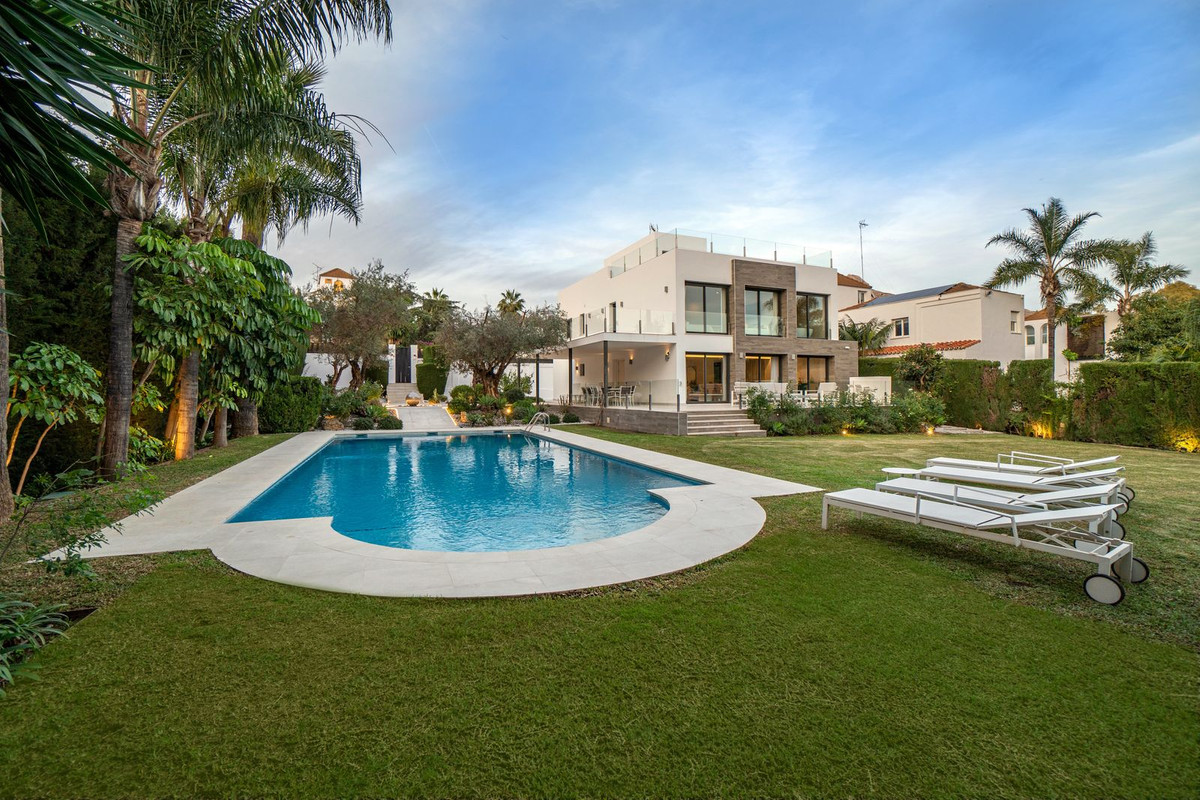 Huis te koop in Nueva Andalucía | 5 slaapkamers H5305147