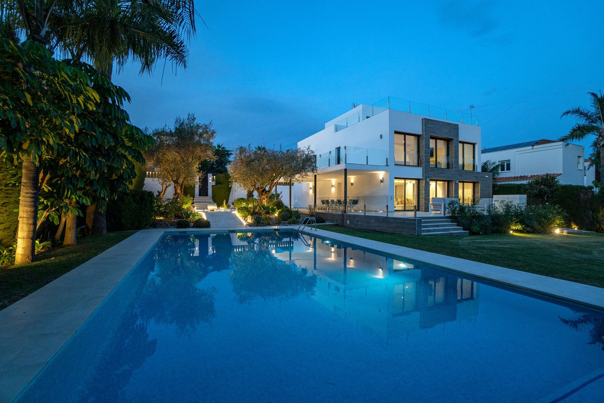 Huis te koop in Nueva Andalucía | 5 slaapkamers H5305147