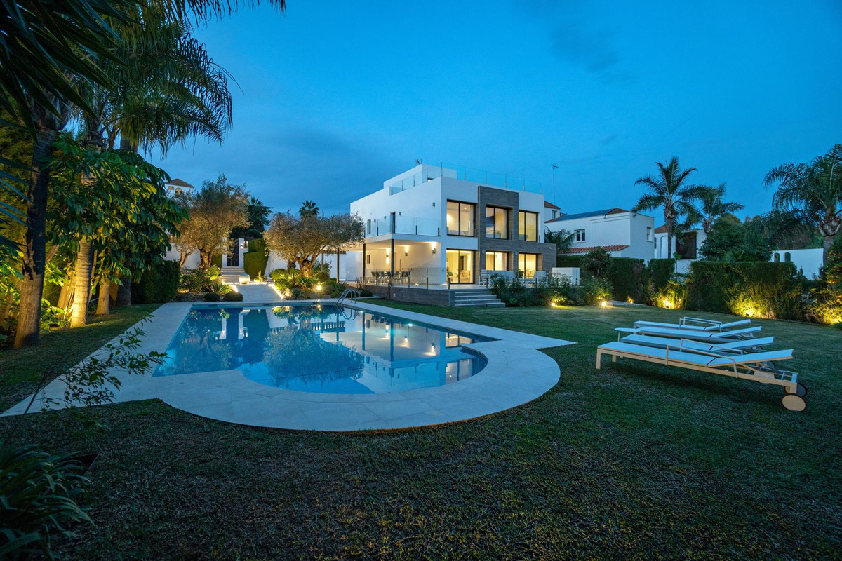 Huis te koop in Nueva Andalucía | 5 slaapkamers H5305147