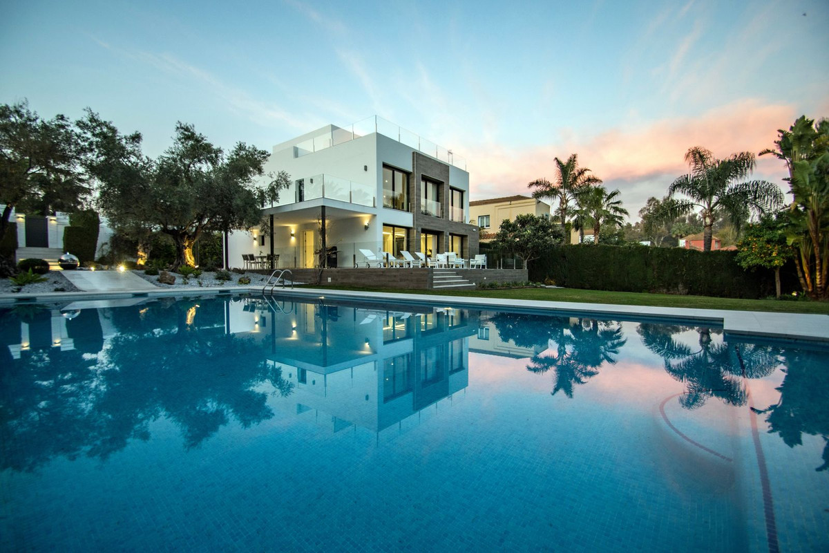 Huis te koop in Nueva Andalucía | 5 slaapkamers H5305147
