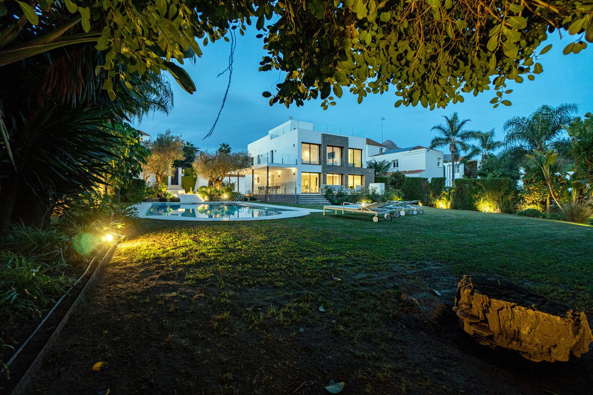 Huis te koop in Nueva Andalucía | 5 slaapkamers H5305147