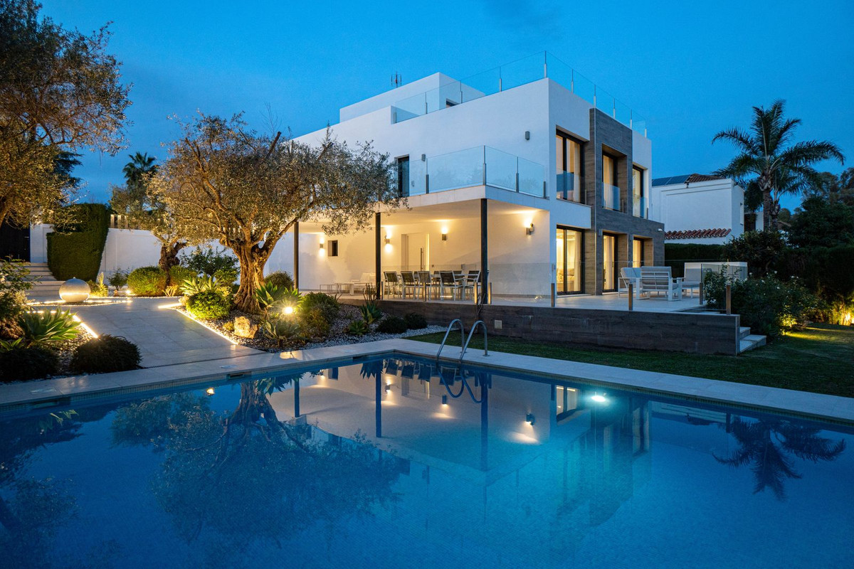 Huis te koop in Nueva Andalucía | 5 slaapkamers H5305147