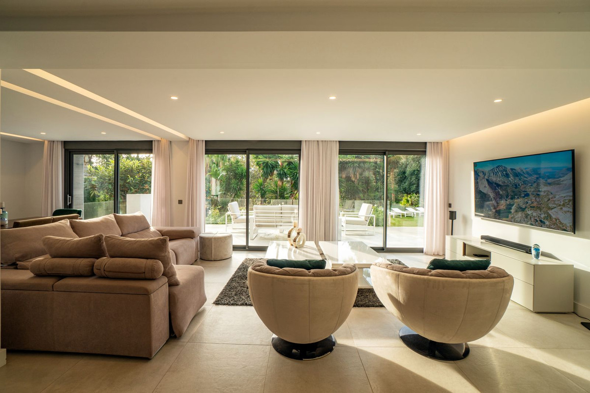 Huis te koop in Nueva Andalucía | 5 slaapkamers H5305147