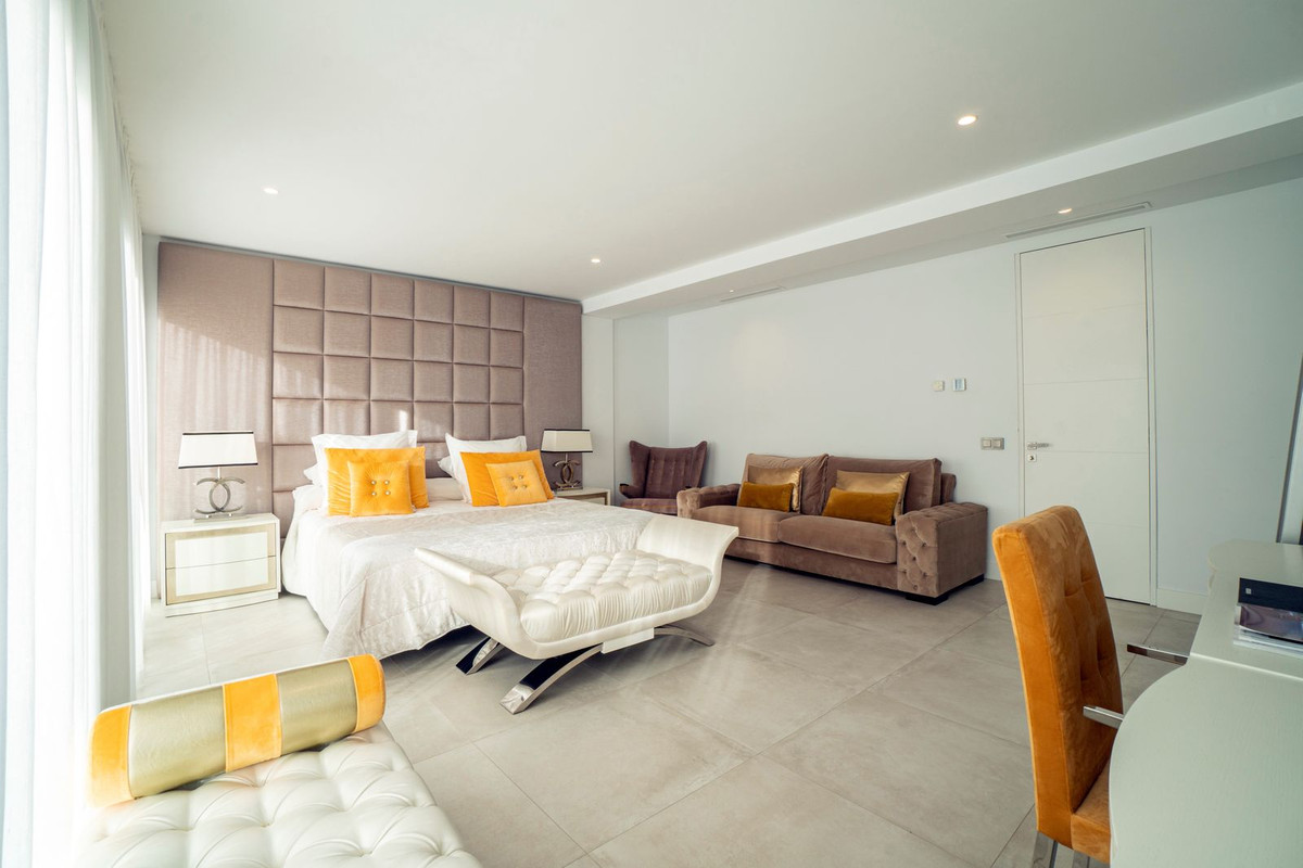 Huis te koop in Nueva Andalucía | 5 slaapkamers H5305147
