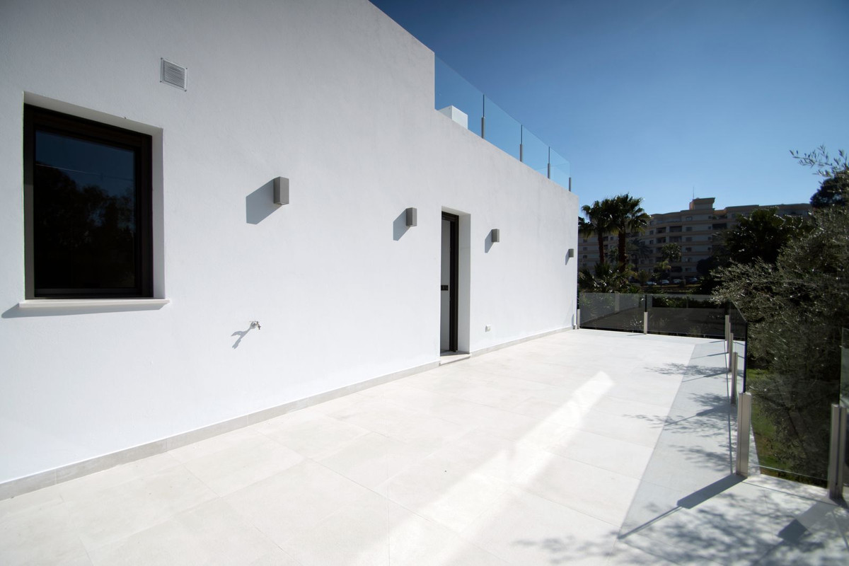 Huis te koop in Nueva Andalucía | 5 slaapkamers H5305147