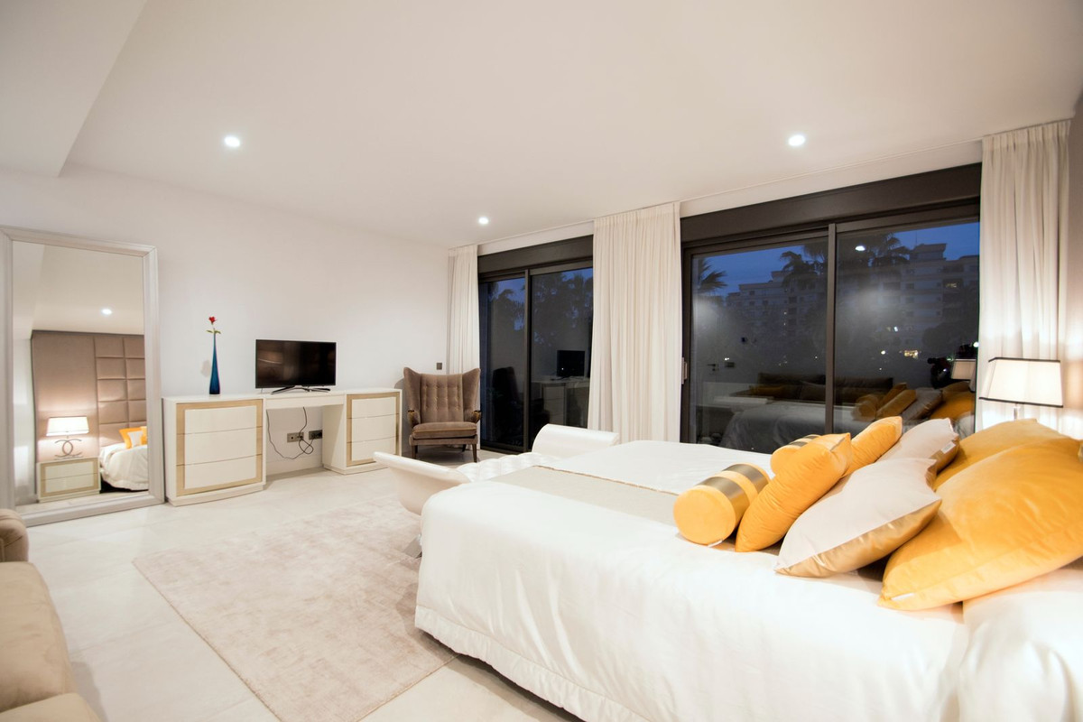 Huis te koop in Nueva Andalucía | 5 slaapkamers H5305147