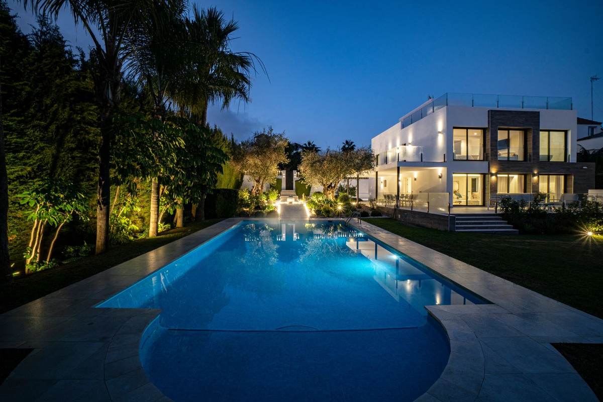 Huis te koop in Nueva Andalucía | 5 slaapkamers H5305147