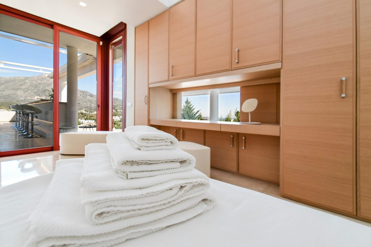 Huis te koop in Nueva Andalucía | 7 slaapkamers H5306014