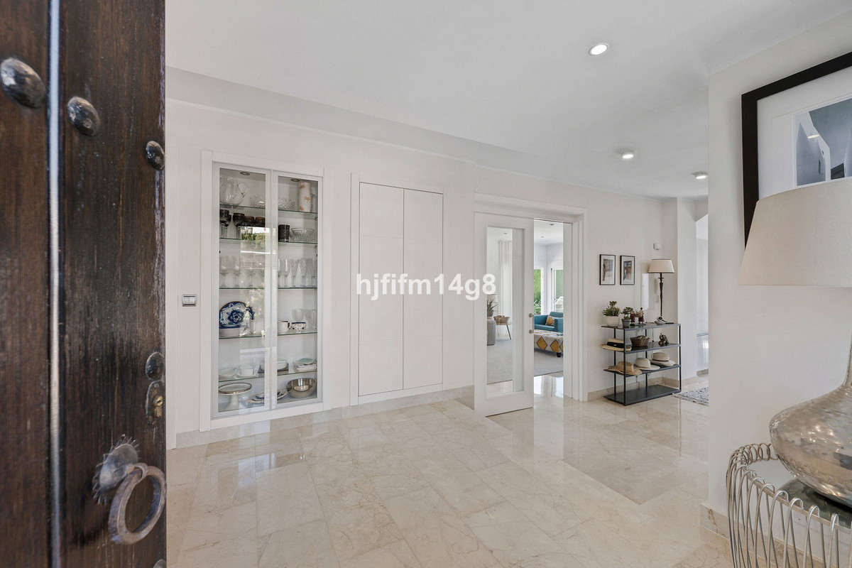 Huis te koop in Nueva Andalucía | 5 slaapkamers H5310151