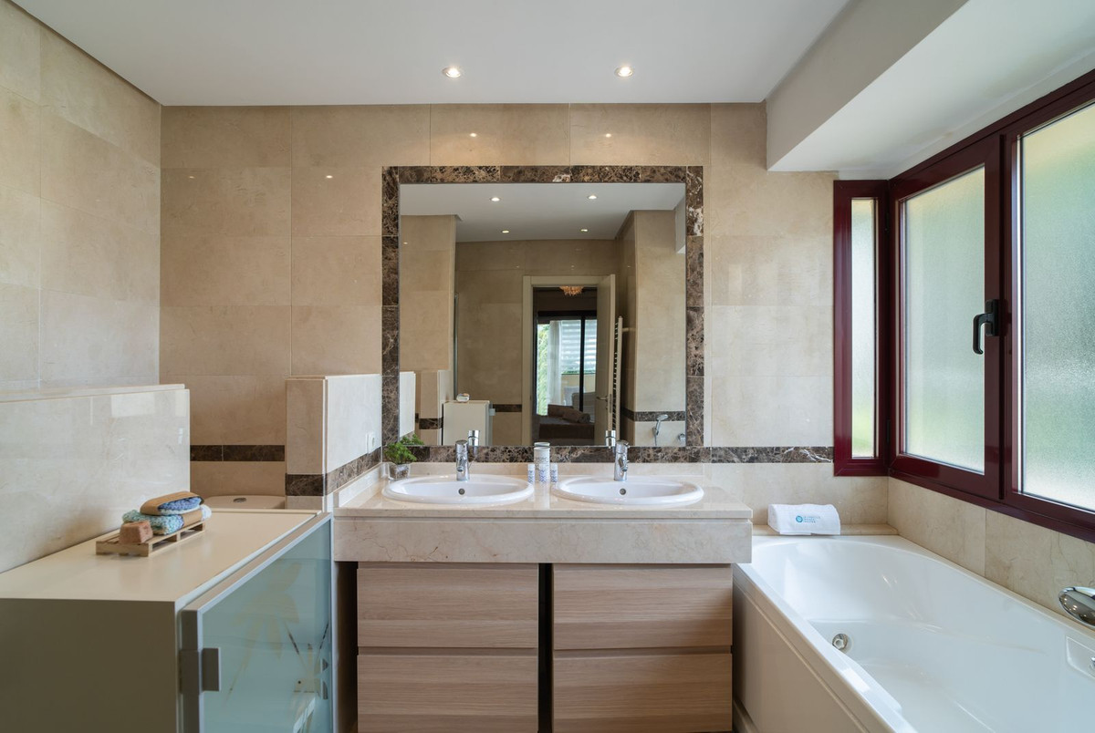 Huis te koop in Nueva Andalucía | 4 slaapkamers H5315371