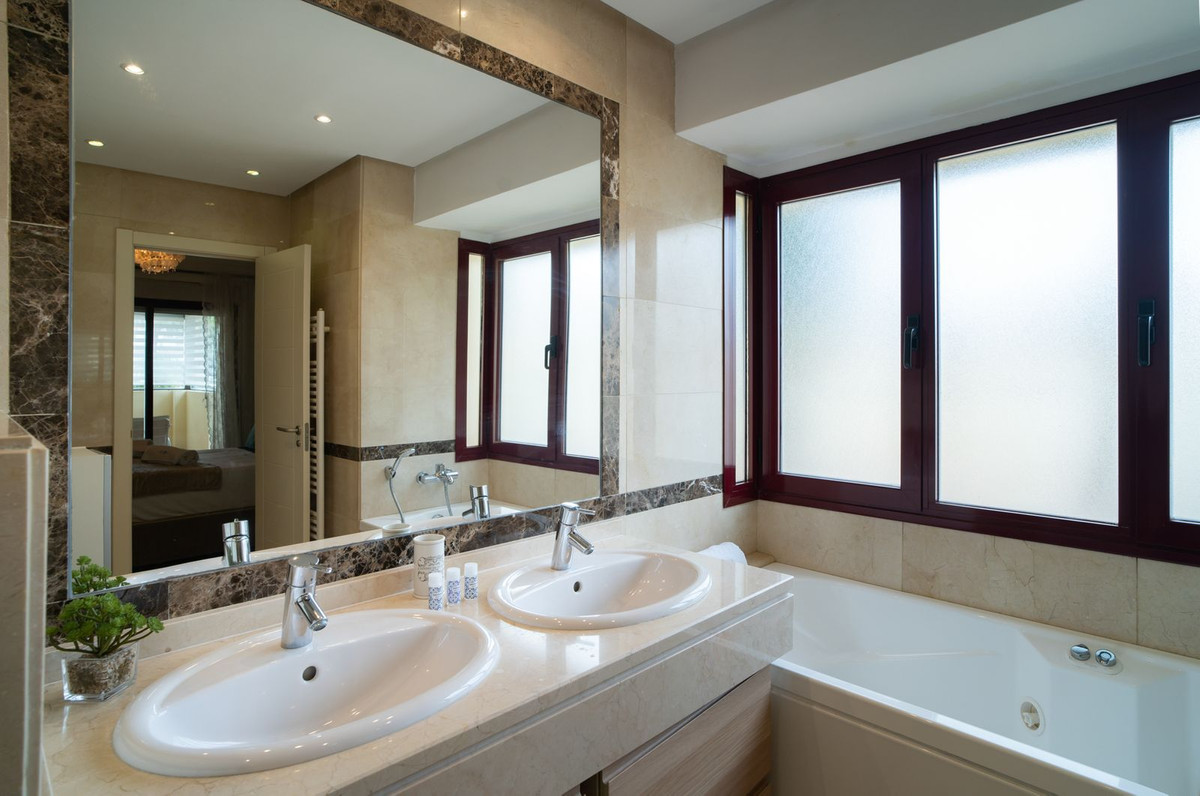 Huis te koop in Nueva Andalucía | 4 slaapkamers H5315371