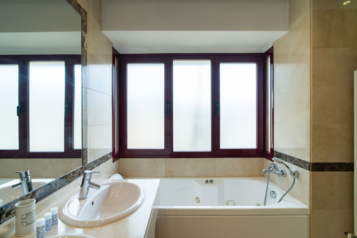 Huis te koop in Nueva Andalucía | 4 slaapkamers H5315371