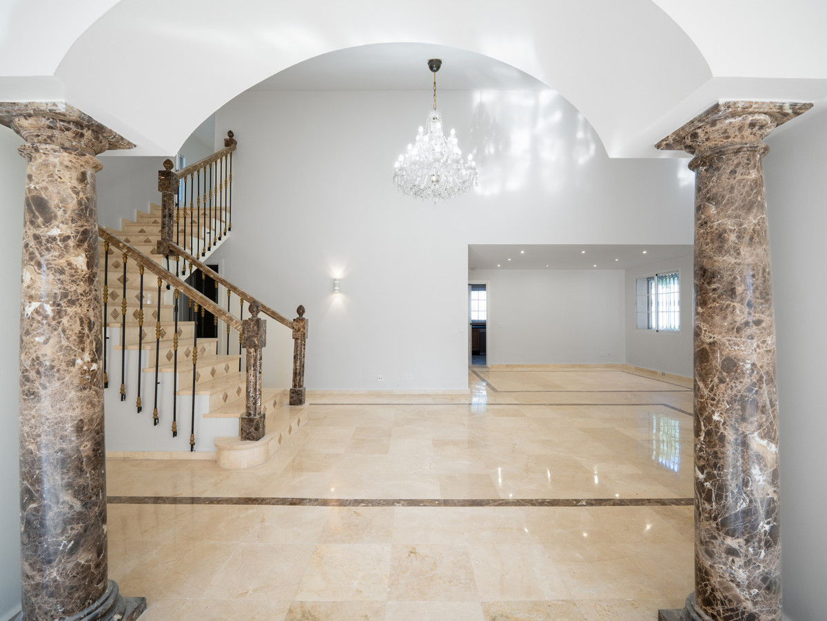 Huis te koop in Nueva Andalucía | 4 slaapkamers H5317114