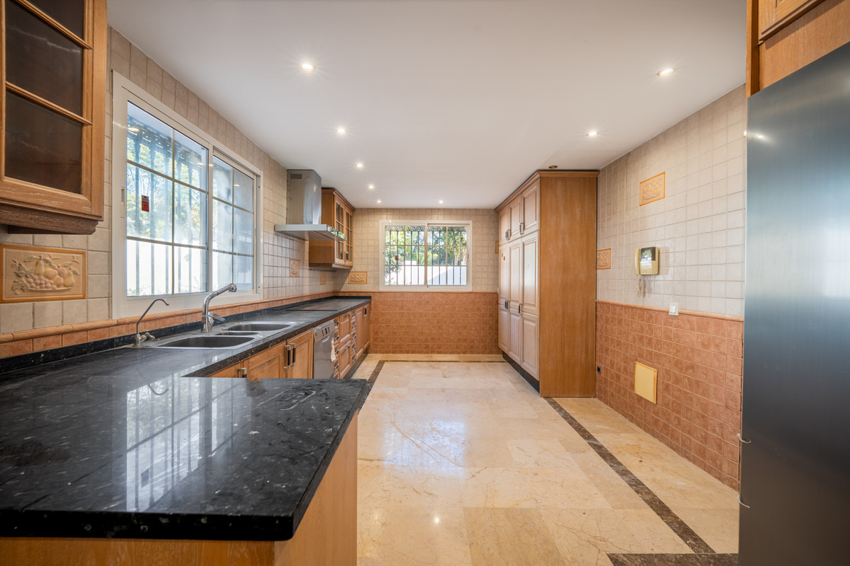 Huis te koop in Nueva Andalucía | 4 slaapkamers H5317114