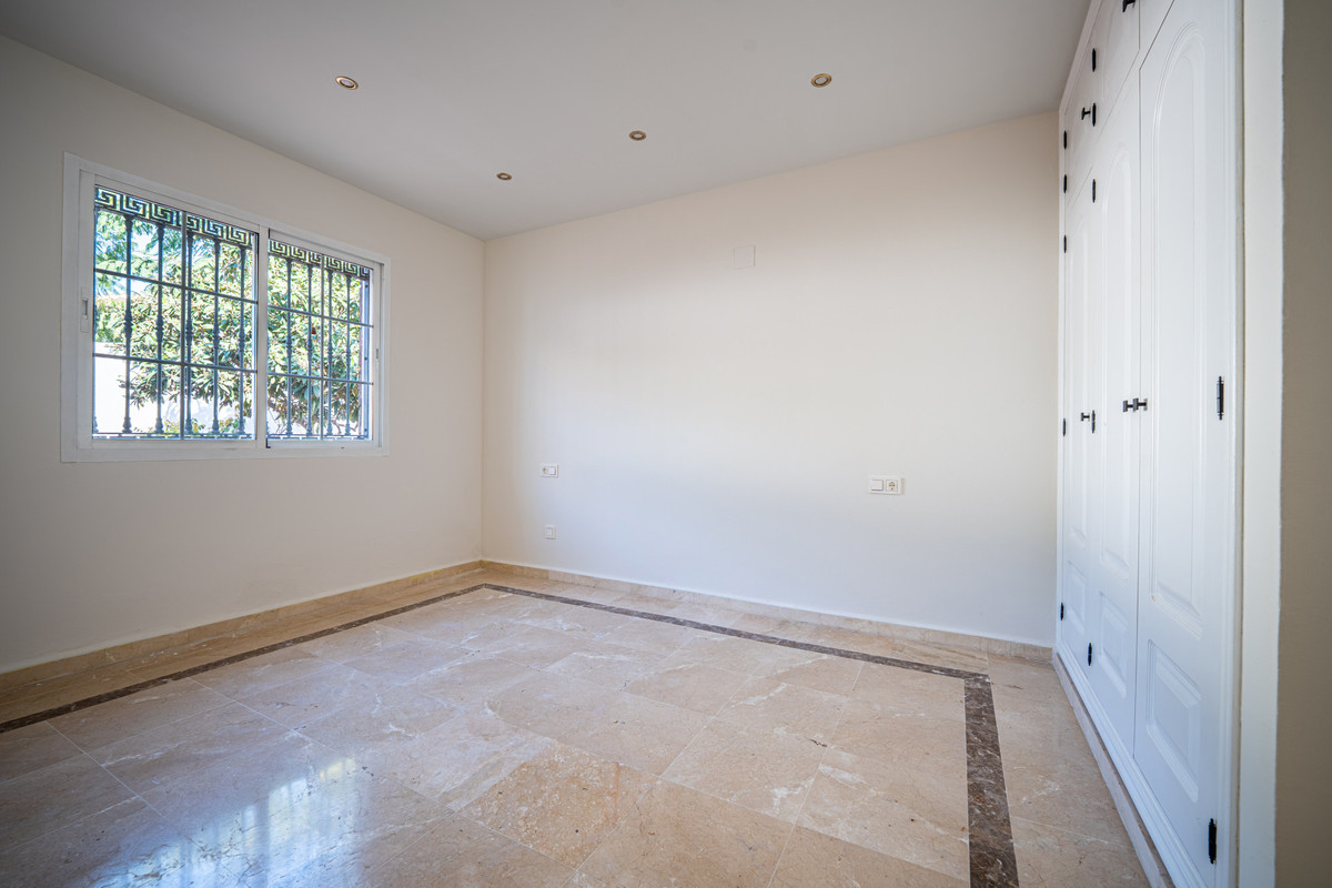 Huis te koop in Nueva Andalucía | 4 slaapkamers H5317114