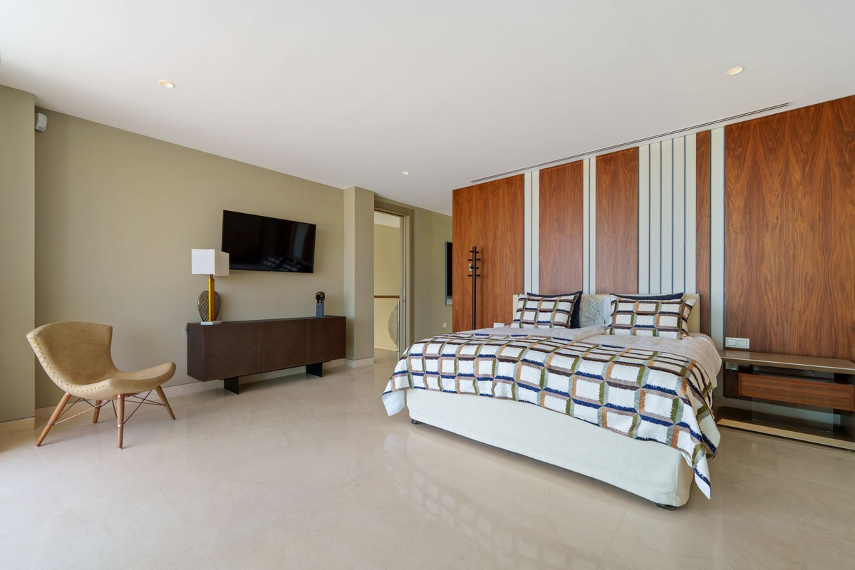 Huis te koop in Nueva Andalucía | 5 slaapkamers H5324968