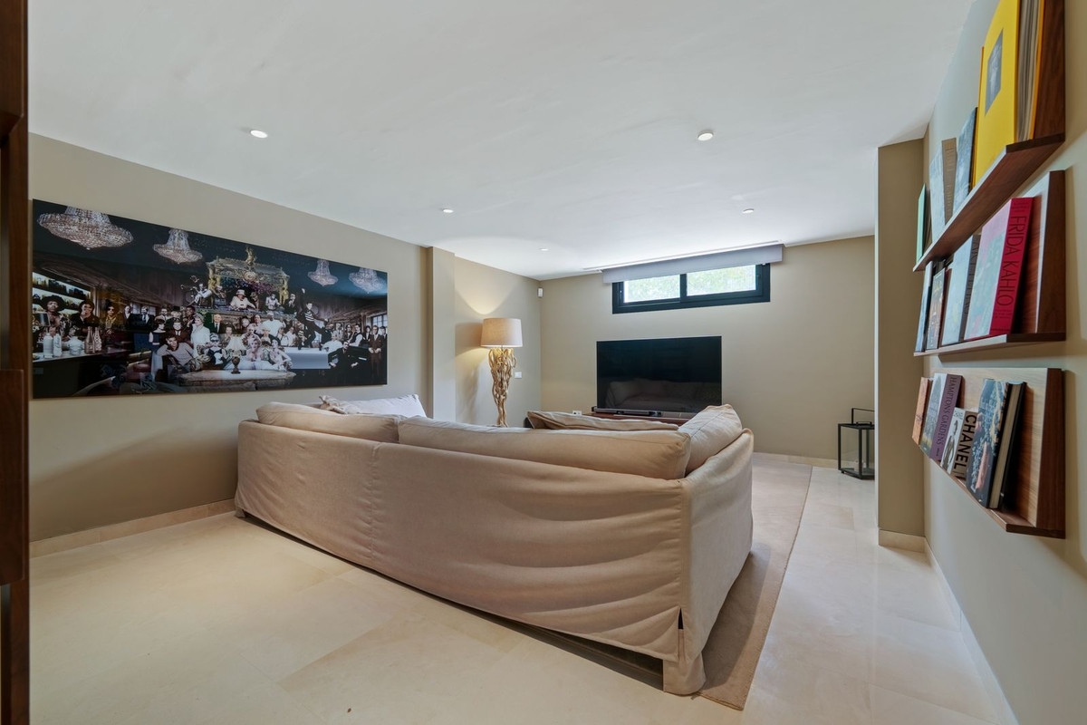 Huis te koop in Nueva Andalucía | 5 slaapkamers H5324968