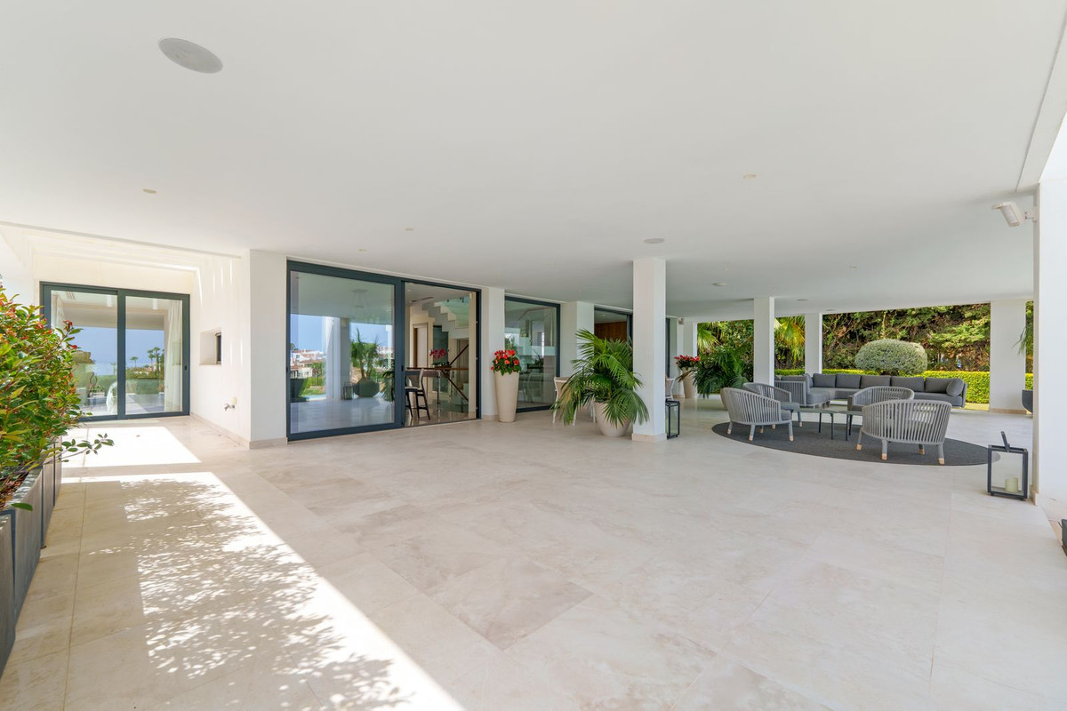 Huis te koop in Nueva Andalucía | 5 slaapkamers H5324968