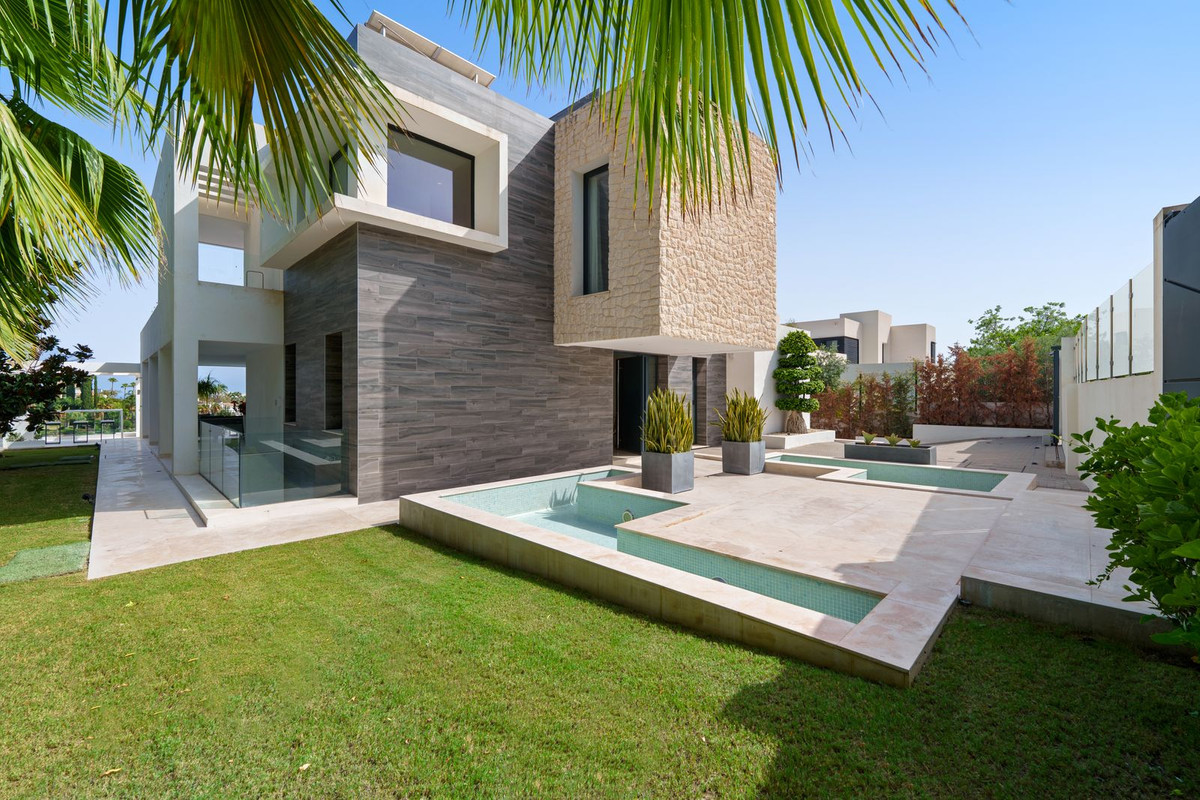 Huis te koop in Nueva Andalucía | 5 slaapkamers H5324968