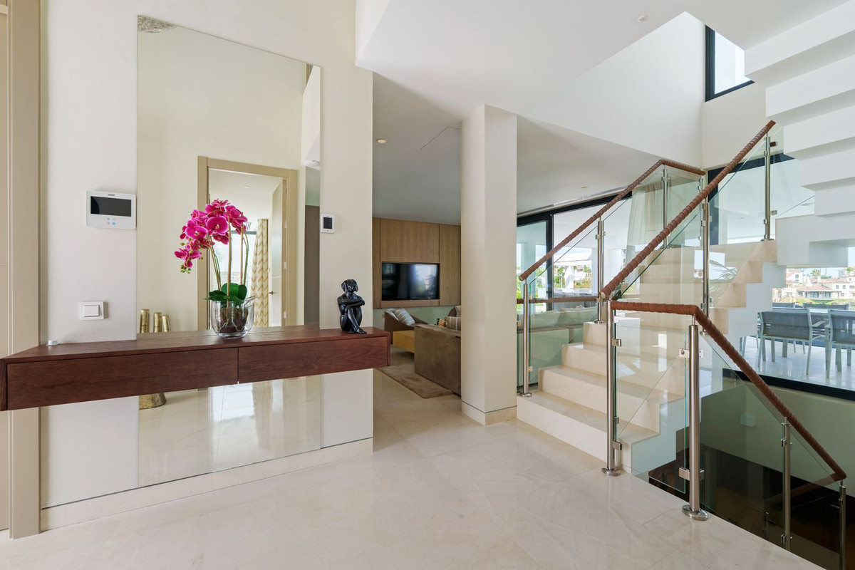 Huis te koop in Nueva Andalucía | 5 slaapkamers H5324968