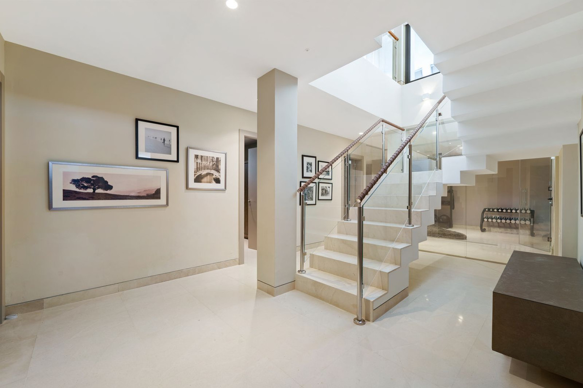 Huis te koop in Nueva Andalucía | 5 slaapkamers H5324968