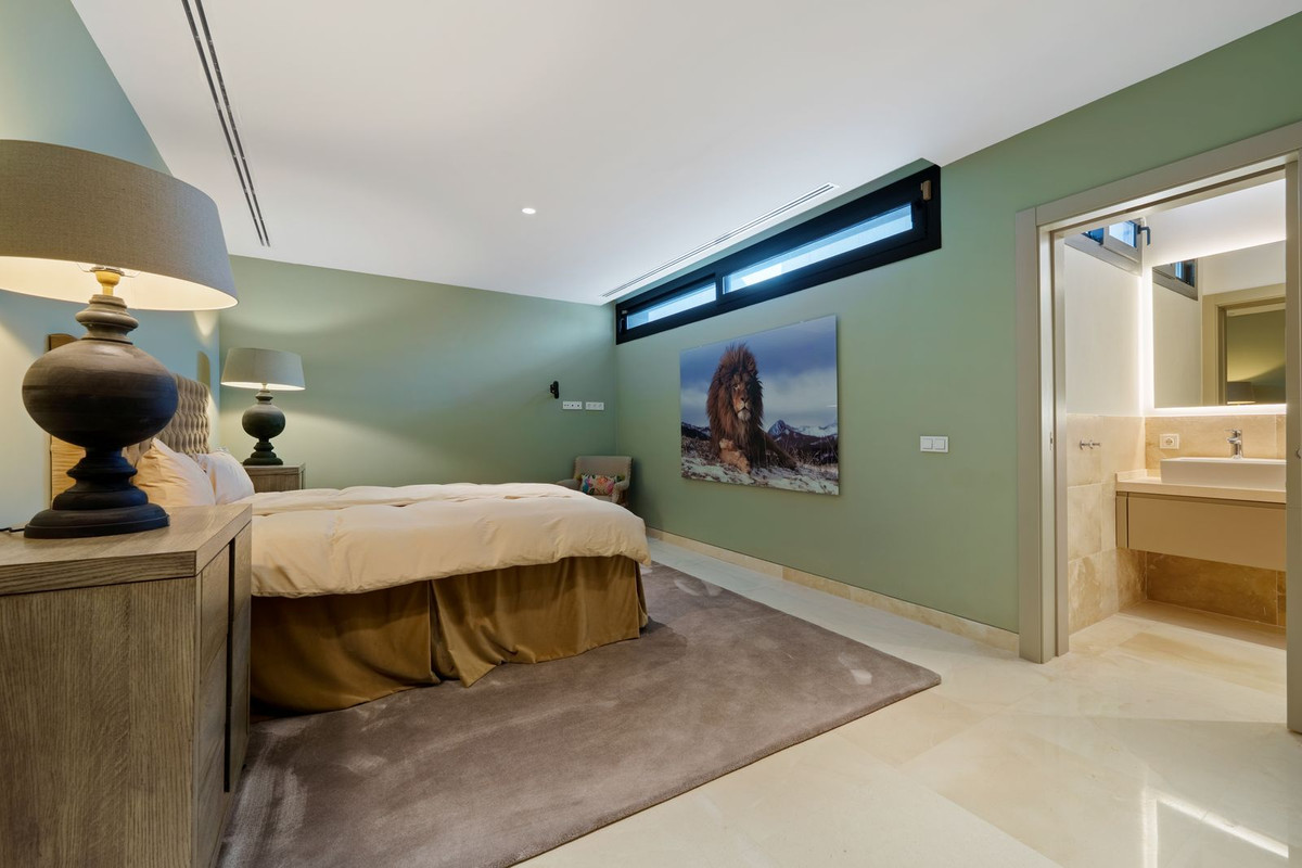 Huis te koop in Nueva Andalucía | 5 slaapkamers H5324968
