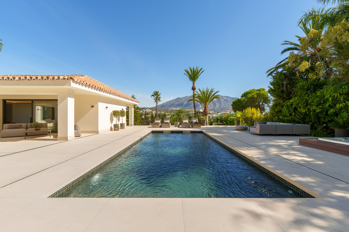 Huis te koop in Nueva Andalucía | 5 slaapkamers H5333548